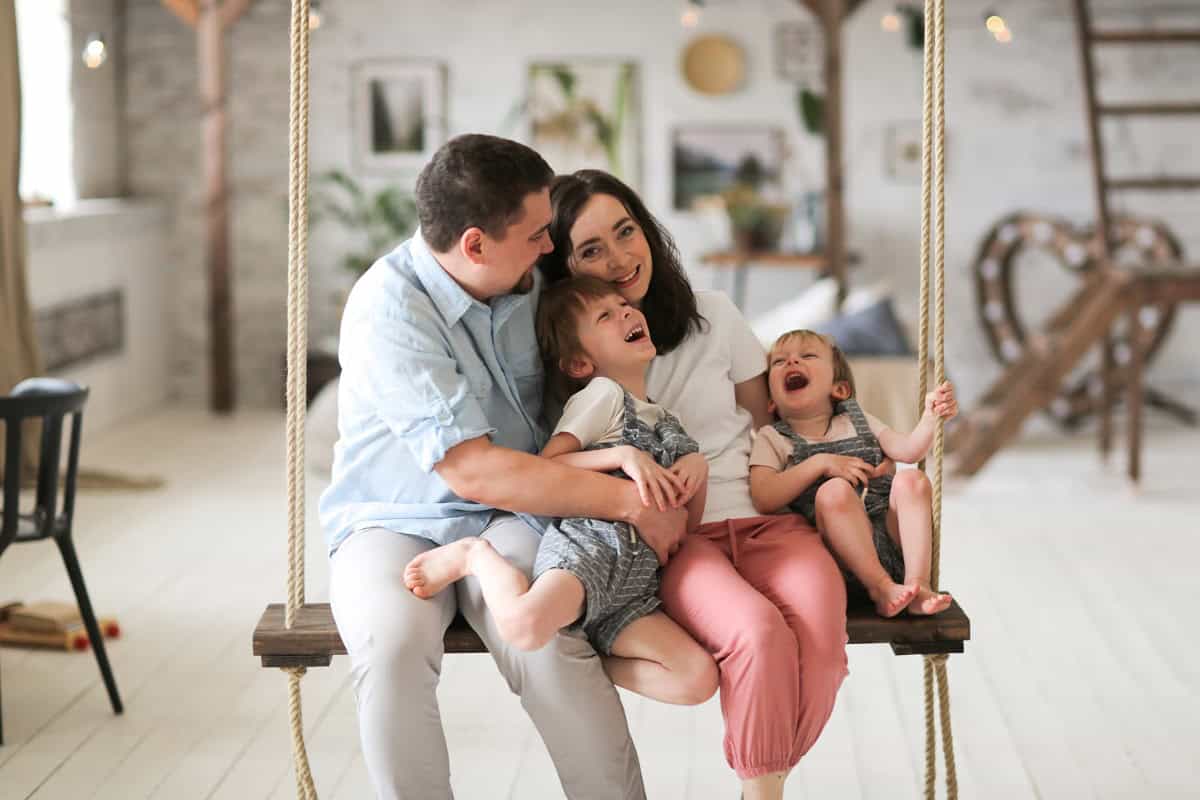 Huśtawka w domowych wnętrzach – 3 sposoby jej wykorzystania